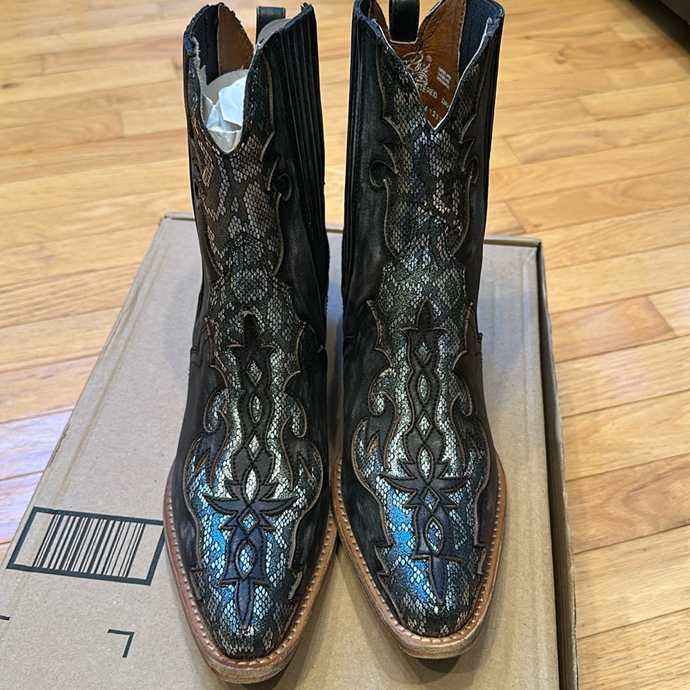 Dan Post Women’s Shay Booties-Round Toe